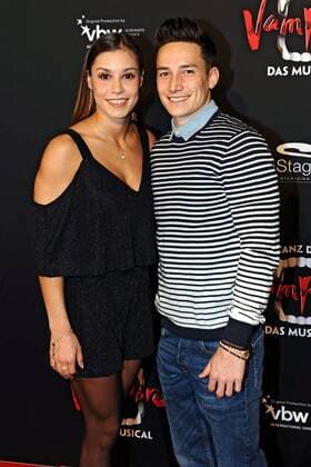 Premiere: Tanz der Vampire - Das Musical . Kunstturner Marcel Nguyen und Michelle Timm anläßlich der Premiere des Musicals Tanz der Vampire am 26.01.2017 im Stage Apollo Theater Stuttgart.