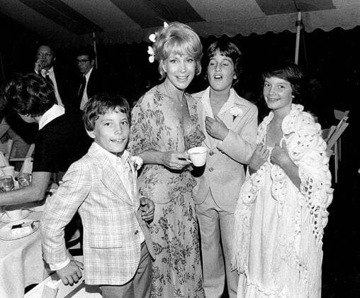 MATTHEW ANSARA WITH BARBARA EDEN ,BARBARA S CHILDREN CHIPPER FEGERT AND LISA FEGERT. KEN LOVE- - ZUMAg49_ 20060424_gaf_g49_006 Copyright: xKenxLovex