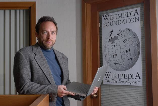 May 01, 2006 - St. Petersburg, Florida, USA - Wikipedia founder JIMMY WALES stands outside his office in St. Petersburg, Florida, May 1, 2006. - ZUMAe50_ 20060501_jab_e50_909 Copyright: xPhelanxEbanhackx
