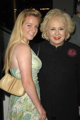 May 8, 2006 - Hollywood, California, U.S. - K47781MG. KEEPING UP WITH THE STEINS LOS ANGELES PREMIERE.AT THE PACIFIC DESIGN CENTER, WEST HOLLYWOOD, CALIFORNIA 05-08-2006. - 2006.DORIS ROBERTS AND GRANDDAUGHTER KELSEY CANNATA - ZUMAmg2_ 20060508_gaf_mg2_048 Copyright: xMichaelxGermanax