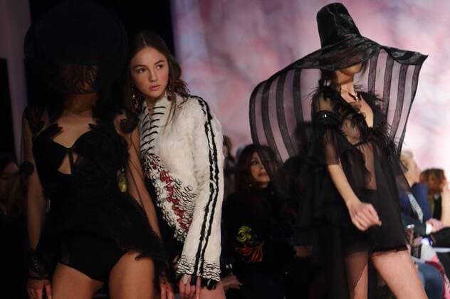 AltaRoma Fashion Week - Gattinoni Modenschau in Rom Jan 27, 2017 - Rome, Italy - Gattinoni Spr Sum 2017 at Altaroma fashion week in Roma. Rome Italy - ZUMAi15_ 20170127_zaf_i15_005 Copyright: xEvandroxInettix