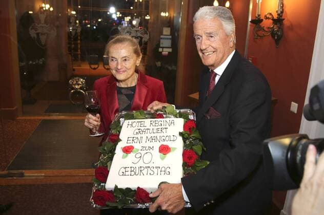 Erni Mangold und Peter Kremslehner bei der Premieren-Party des Theaterstücks Harold und Maude sowie der Geburtstagsfeier zum 90. Geburtstag von Erni Mangold im Hotel Regina.Wien, 26.01.2017 Foto:xF.xJ.xMorgenbesserx xFuturexImage