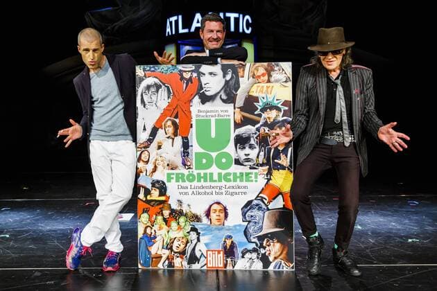 Benjamin von Stuckrad-Barre , Kai Diekmann (Herausgeber BILD-Zeitung) und Udo Lindenberg (v-l). Buchpräsentation ãUdo Fröhliche: Das Lindenberg-Lexikon von Alkohol bis ZigarreÓ mit Udo Lindenberg und Benjamin von Stuckrad-Barre im Operettenhaus - 11.11.2016 - Hamburg .