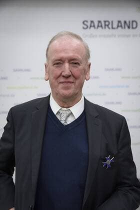 Clemens Lindemann, ehemaliger Landrat des Saarpfalz Kreises, erhält am Samstag (28.01.2017) in der saarländischen Staatskanzlei in Saarbrücken von Ministerpräsidentin Annegret Kramp-Karrenbauer den saarländischen verdienstorden. 28011701D.jpg