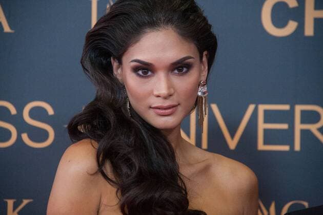 Philippines: VIP s red carpet Miss Universe 2016 Pia Wurtzbach pose for the camera at the SMX in Pasay City. Miss Universe VIP’s walked the red carpet at the SMX in Pasay City a day before the coronation.  JxGerardxSeguia