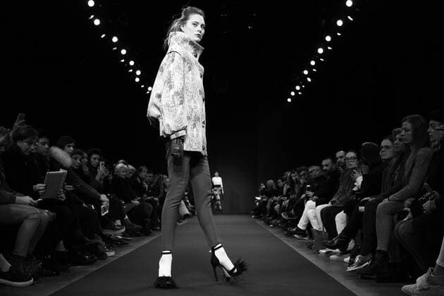 Fashion Week AltaRoma in Rom - Fotostory schwarz-weiß Jan 29, 2017 - Rome, Italy - Rome Fashion Week by AltaRoma AltaModa, last day with people, bloggers, guest, model, backstage and catwalk. Rome Italy - ZUMAi15_ 20170129_zaf_i15_007 Copyright: xEvandroxInettix