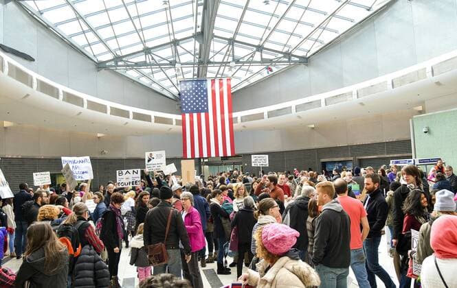 USA: Protest gegen Einreiseverbot in Philadelphia January 29, 2017 - Philadelphia, Pennsylvania, U.S - Thousands of protesters rally at the Philadelphia International Airport to demonstrate against President Trump s Muslim travel ban Philadelphia U.S. - ZUMArf1_ 20170129_zaf_rf1_021 Copyright: xRickyxFitchettx