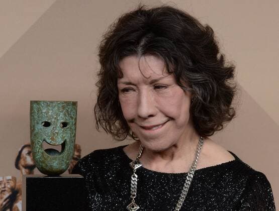 Actress Lily Tomlin appears backstage with her award for Lifetime Achievement during the the 23rd annual SAG Awards held at the Shrine Auditorium in Los Angeles on January 29, 2017. The Screen Actors Guild Awards will be broadcast live on TNT and TBS.  LAP20170129287 JIMxRUYMEN