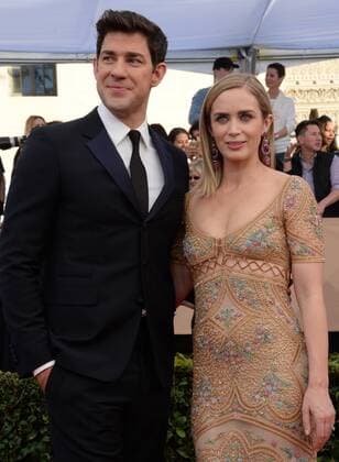 Actors John Krasinski (L) and Emily Blunt arrive for the 23rd annual SAG Awards held at the Shrine Auditorium in Los Angeles on January 29, 2017. The Screen Actors Guild Awards will be broadcast live on TNT and TBS.  LAP20170129305 JIMxRUYMEN