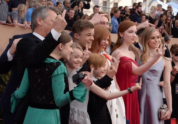 (L-R) Actors Samantha Isler, Viggo Mortensen, Matt Ross (back), Shree Crooks (front), Nicholas Hamilton (back), Charlie Shotwell (front), Trin Miller, George MacKay, Annalise Basso, and Erin Moriarty arrive for the the 23rd annual SAG Awards held at the Shrine Auditorium in Los Angeles on January 29, 2017. The Screen Actors Guild Awards will be broadcast live on TNT and TBS. LAP20170129498 JIMxRUYMEN