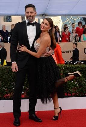 Actors Joe Mangienello (L) and Sofia Vergara arrive for the the 23rd annual SAG Awards held at the Shrine Auditorium in Los Angeles on January 29, 2017. The Screen Actors Guild Awards will be broadcast live on TNT and TBS.  LAP20170129593 JIMxRUYMEN