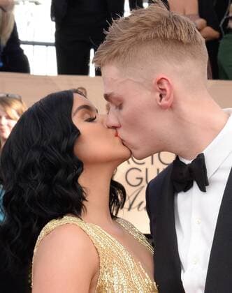 Actors Ariel Winter (L) and Levi Meaden arrive for the 23rd annual SAG Awards held at the Shrine Auditorium in Los Angeles on January 29, 2017. The Screen Actors Guild Awards will be broadcast live on TNT and TBS.  LAP20170129771 JIMxRUYMEN