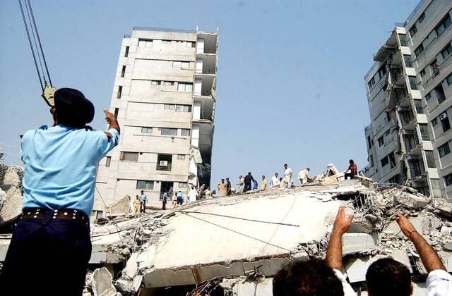 Oct. 17, 2005 - K45560.Pakistani rescue workers are busy to clear the rubble of a 12 floor high building margala tower after the heavy earthquake in Islamabad on Oct 8, 2005.Heavy earthquake jolts several citys of Pakistan including Pakistani kashmir and several others the magnitude of the earthquake on reachter scale was 7.6 official said. . Zahid PGP O.MEDIAS 2005 - ZUMAg49_ 20051017_gaf_g49_450 Copyright: xGlobexPhotosx