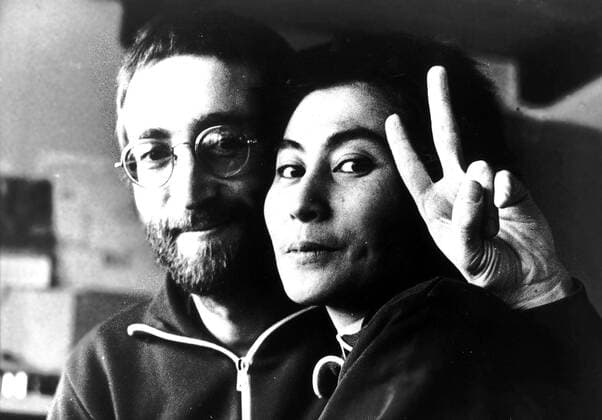 Dec 08, 2005; Jutland, DENMARK; Today marks the 25th anniversary of the death of JOHN WINSTON LENNON. He was born on Oct. 9th, 1940 in Liverpool and was best known as a singer, songwriter, poet and guitarist for The Beatles. He is recognized as one of the greatest musical icons of the 20th century. On the evening of Dec. 8th, 1980, in New York City, deranged fan Mark David Chapman shot Lennon 4 times in the back and shoulder. Despite extensive resuscitative efforts, Lennon died of shock and blood loss at the age of 40. PICTURED: January 24th, 1970; Jutland, DENMARK; JOHN LENNON (1940-1980) and YOKO ONO taken by Anthony Cox, Yoko s former husband. Mandatory - ZUMAz05_ 20051208_sim_z05_445 Copyright: xAnthonyxCox KeystonexCanadax