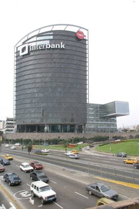 Architektur von Hans Hollein Dec. 15, 2005 - Lima, ECO, PERU - LIMA, 15 DE DICIEMBRE DEL 2005..VISTA DEL BANCO INTERBANK, UBICADO EN EL CENTRO ECONOMICO DEL PERU...EN ESTE MODERNO DISTRITO SE LEVANTAN EDIFICIOS DE BANCOS, ASEGURADORAS Y ENTIDADES FINANCIERAS...FOTO: ENRIQUE CASTRO-MENDIVIL EL COMERCIO  - ZUMAp94_ 20051215_zaf_p94_001 Copyright: xElxComerciox