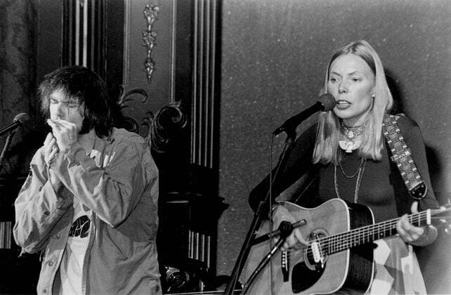 Dec. 28, 2005 - NEIL YOUNG AND JONI MITCHELL.157-25. THE LAST WALTZ CONCERT .THE BAND S FINAL CONCERT AND MARTIN SCORSESE MOVIE , WINTERLAND , SAN FRANCISCO 1996.Â - ZUMAg49_ 20051228_gaf_g49_005 Copyright: xGreggxMancusox