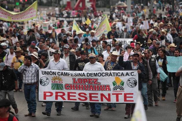 Mexiko: Demo gegen Erhöhung der Benzinpreise Thousands of people take part in a rally to protest against an increase of the price of fuel, at the Zocalo square in Mexico City, Mexico, 31 January 2017. Since 01 January 2017, gasoline prices have increased 14 and 20 percent. Rally against the increase of the gasoline price in Mexico !ACHTUNG: NUR REDAKTIONELLE NUTZUNG!  MEX30 20170201-636215181732550900