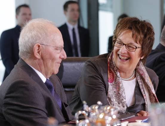 Wolfgang Schäuble, Bundesminister der Finanzen, Brigitte Zypries, Bundesministerin für Wirtschaft und Energie, Deutschland, Berlin, Bundeskabinett, Thema: Das Bundeskabinett befasst sich in seiner 134. Sitzung am 1. Februar 2017 unter anderem mit dem Gesetzentwurf zur Neustrukturierung des Bundeskriminalamtgesetzes
