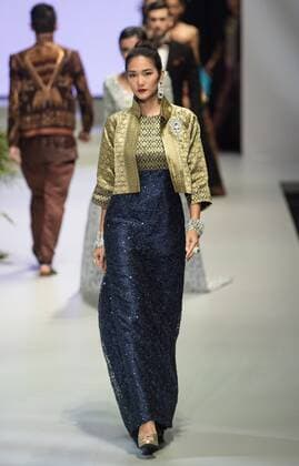 (170201) -- JAKARTA, Feb. 1, 2017 -- Models walk the runway at the opening ceremony of Indonesia Fashion Week 2017 in Jakarta, capital of Indonesia, Feb. 1, 2017. ) (dtf) INDONESIA-JAKARTA-INDONESIA FASHION WEEK 2017 DuxYu 
