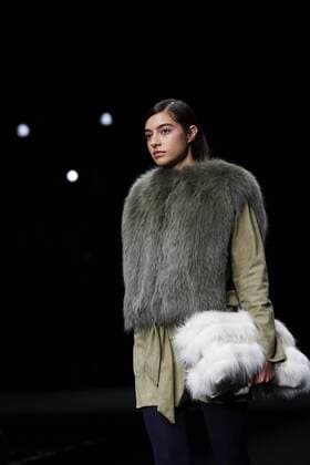A model takes to the catwalk wearing a creation by Vm La Siberia brand during the 080 Barcelona Fashion Week held in Barcelona, northeastern Spain on 01 February 2017. The 080 Barcelona Fashion Week runs from 30 January to 03 February 2017. 080 BARCELONA FASHION WEEK !ACHTUNG: NUR REDAKTIONELLE NUTZUNG!  RGS01 20170201-636215703272362970