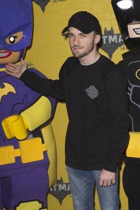 Squeezie CELEBRITES : Vor der Filmpremiere Lego Batman Movie Premiere - Paris - 01 02 2017 JBAutissier Panoramic 