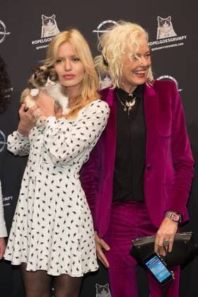 Grumpy Cat, Georgia May Jagger und Ellen von Unwerth - Opel Kalender Vernissage Georgia & Grumpy - Not impressed by Wonderland in Berlin am 01.02.2017. Opel Kalender Vernissage Georgia & Grumpy Not impressed by Wonderland