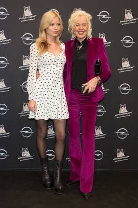 Georgia May Jagger und Ellen von Unwerth - Opel Kalender Vernissage Georgia & Grumpy - Not impressed by Wonderland in Berlin am 01.02.2017. Opel Kalender Vernissage Georgia & Grumpy Not impressed by Wonderland