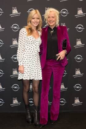 Georgia May Jagger und Ellen von Unwerth - Opel Kalender Vernissage Georgia & Grumpy - Not impressed by Wonderland in Berlin am 01.02.2017. Opel Kalender Vernissage Georgia & Grumpy Not impressed by Wonderland