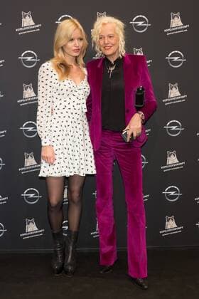 Georgia May Jagger und Ellen von Unwerth - Opel Kalender Vernissage Georgia & Grumpy - Not impressed by Wonderland in Berlin am 01.02.2017. Opel Kalender Vernissage Georgia & Grumpy Not impressed by Wonderland