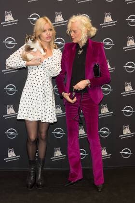Grumpy Cat, Georgia May Jagger und Ellen von Unwerth - Opel Kalender Vernissage Georgia & Grumpy - Not impressed by Wonderland in Berlin am 01.02.2017. Opel Kalender Vernissage Georgia & Grumpy Not impressed by Wonderland