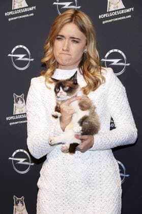 Tabatha Bundesen mit ihrer Katze Grumpy Cat bei der Opel Kalender Vernissage Georgia & Grumpy - Not impressed by Wonderland im Kraftwerk Berlin. Berlin, 01.02.2017 Foto:xA.xBuggex xFuturexImage