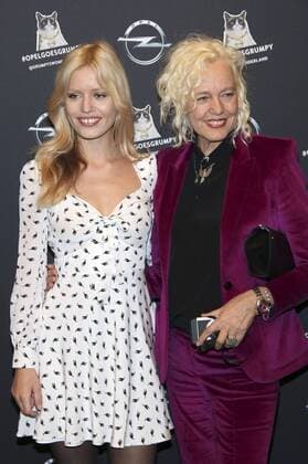 Georgia May Jagger und Ellen von Unwerth bei der Opel Kalender Vernissage Georgia & Grumpy - Not impressed by Wonderland im Kraftwerk Berlin. Berlin, 01.02.2017 Foto:xA.xBuggex xFuturexImage