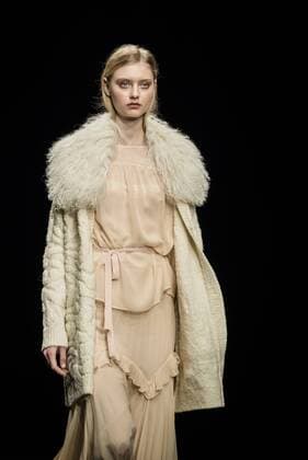 080 Barcelona Fashion Week - Lebor Gabala Modenschau February 2, 2017 - Barcelona, Catalonia, Spain - A model walks the runway at the Lebor Gabala fashion show presenting the new Autumn Winter 2017 collection during 080 Barcelona Fashion Week Barcelona Spain - ZUMAo105 20170202_zap_o105_184 Copyright: xMatthiasxOesterlex