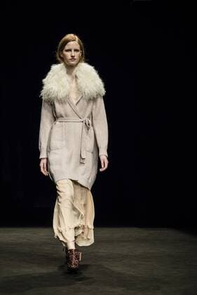 080 Barcelona Fashion Week - Lebor Gabala Modenschau February 2, 2017 - Barcelona, Catalonia, Spain - A model walks the runway at the Lebor Gabala fashion show presenting the new Autumn Winter 2017 collection during 080 Barcelona Fashion Week Barcelona Spain - ZUMAo105 20170202_zap_o105_191 Copyright: xMatthiasxOesterlex
