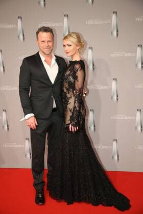 Jenke von Wilmsdorff und seine Freundin Mia Bergmann bei der Verleihung Deutscher Fernsehpreis am 02.02.17 in Düsseldorf Deutscher Fernsehpreis Verleihung 2017 in Duesseldorf 