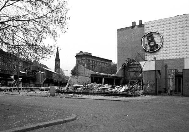 geplünderte und abgebrannte BOLLE-Fililale nach den schweren Krawallen am 1. Mai 1987 in Berlin-Kreuzberg