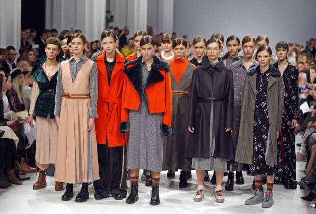 February 4, 2017 - Kiev, Ukraine - Models present a creation by Ukrainian designer POUSTOVIT, during the Ukrainian Fashion Week FW 2017 18, at Mystetskyi Arsenal in Kiev, Ukraine, 4 February 2017. The event presents Fall-Winter 2017 18 collections by Ukrainian and International designers, from 4 to 8 February. Kiev Ukraine  - ZUMAn230 20170204_zaa_n230_132 Copyright: xStrx