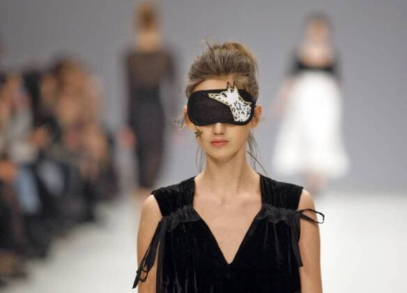 February 4, 2017 - Kiev, Ukraine - A model presents a creation by Ukrainian designer LARISA LOBANOVA, during the Ukrainian Fashion Week in Kiev, Ukraine, on 04 February 2017. The fashion event presents Fall Winter 2017 18 collections by Ukrainian and International designers,from 4 to 8 February. Kiev Ukraine - ZUMAg194 20170204_zap_g194_023 Copyright: xSergxGlovnyx