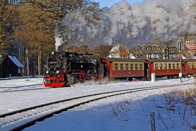 Dampflokomotive. Dampflokomotive ( Neubaulokomotive ) 99 7243 der Baureihe 99.23 der Harzer Schmalspurbahnen GmbH ( HSB ) am 28.01.2017 im Harz in Sachsen - Anhalt.
