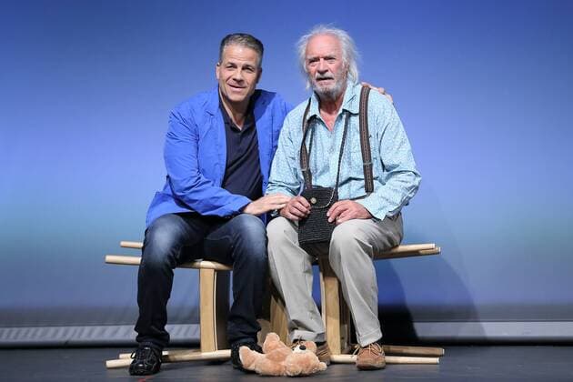 Karsten Speck (als Niko Rosenbach) und Achim Wolff (als Amandus Rosenbach), vl, bei der Fotoprobe zum Stück Honig im Kopf im Schlosspark Theater Berlin. Uraufführung ist am 18. Juni 2016. Nach dem gleichnamigen Film von Til Schweiger. Regie Rene Heinersdorff. Bühne und Kostüm Stephan von Wedel. Schlosspark Theater Berlin Honig im Kopf