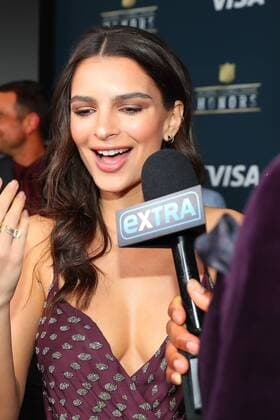 HOUSTON, TX - FEBRUARY 04: Emily Ratajkowski Actress on the Red Carpet at the 2017 NFL Honors on February 04, 2017, at the Wortham Theater Center in Houston, Texas. (Photo by Rich Graessle Icon Sportswire) EDITORIAL USE ONLY 276516
