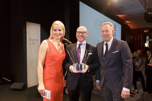 06.02.2017, Berlin, Deutschland, GER, Gala im Hotel Intercontinental zur Verleihung des Hotelier des Jahres 2017, ein Preis von der Allgemeinen Hotel- und Gastronomie Zeitung, Foto:(m.) Der Special Award geht an Dr. Christian Harisch, Geschäftsführer der Lanserhof GmbH aus Lans bei Innsbruck. (r.) Johannes B. Kerner (Laudator), (l.) Judith Rakers