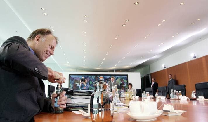 May 25, 2005 - Berlin, GERMANY - Beginning of the working session in the cabinet of Gerhard Schroeder. PICTURED: Minister of Environment, Nature Conservation, and Nuclear Security JUERGEN TRITTIN. - ZUMAkg1_ 20050525_olc_k98_135 Copyright: xJochenxZickx