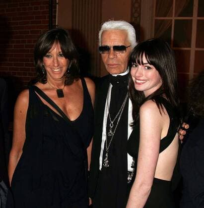 K43519RM.THE LAUNCH OF DOM PERIGNON .VINTAGE 1998 SKYLIGHT STUDIOS NEW YORK STUDIOS NEW YORK CITY 06-02-2005.PHOTO BY RICK MACKLER-RANGEFINDER-GLOBE PHOTOS Â2005.DONNA KARAN KARL LAGERFELD AND ANNE HATHAWAY - ZUMAmk1_ 20050602_zaf_mk1_001 Copyright: xRickxMacklerx