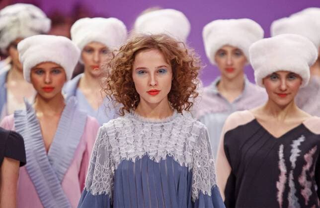 February 8, 2017 - Kiev, Ukraine - A model presents a creation by Ukrainian designer DARJA DONEZZ, during the Ukrainian Fashion Week in Kiev, Ukraine, on 08 February 2017. The fashion event presents Fall Winter 2017 18 collections by Ukrainian and International designers from 4 to 8 February. Kiev Ukraine - ZUMAg194 20170208_zap_g194_011 Copyright: xSergxGlovnyx
