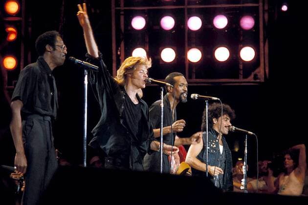 June 16, 2005 - A0303.LIVE AID CONCERT AT VETERANS STADIUM PHILADELPHIA.07-15-1985. FRED DEVANN- 1985..HALL AND OATS..DARYL HALL .JOHN OATS.LIVEAIDRETRO - ZUMAg49_ 20050616_gaf_g49_044 Copyright: xFredxDevannx