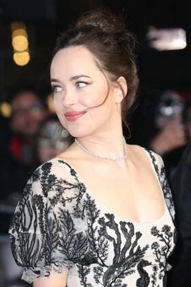 . 09 02 2017. London, United Kingdom . Dakota Johnson arriving at the Fifty Shades Darker premiere in London.  xStephenxLockx xi-Imagesx IIM-14352-0014