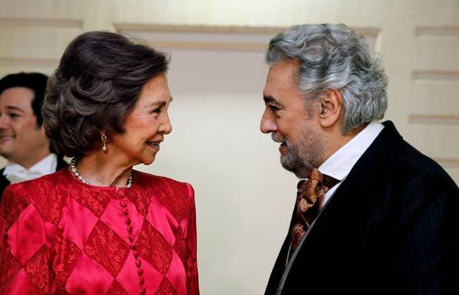 Bilder des Tages Spanish Queen Sofia (L) and tenor Placido Domingo (R) chats during a break of La Traviata with stage director of US film maker Sofia Coppola and costumes designed by Valentino at Arts Palace of Valencia, eastern of Spain on 09 February 2017. OPENING OF LA TRAVIATA WITH STAGE DIRECTOR OF US FILM MAKER SOFIA COPPOLA AND COSTUMES DESIGNED BY VALENTINO !ACHTUNG: NUR REDAKTIONELLE NUTZUNG!  Copyright: xJuanxCarlosxCárdenasx LKJ01 20170209-636222717453608211