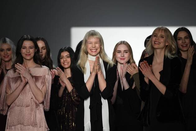 Bilder des Tages Models walk on the runway with designer Erin Fetherston at her fashion show at New York Fashion Week: The Shows at Gallery 3 Skylight Clarkson Sq on February 9, 2017 in New York City.  NYP20170209854 ANDREAxHANKS