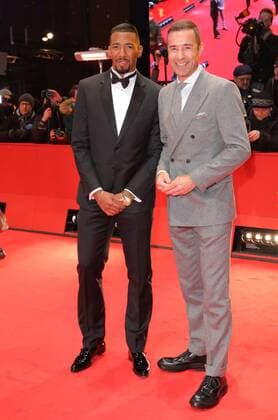 Jerome Agyenim Boateng und Kai Pflaume vor dem Berlinale Palast Theater am Potsdamer Platz, Marlene-Dietrich-Platz, Berlin, bei der Premiere zu dem Film - Django - im Rahmen der 67. Berlinale Internationale Filmfestspiele 66th Berlin International Film Festival Berlinale 2016, La Berlinale - Le 66e festival international du film de Berlin. Copyright imago stock&people GmbH Tinkeres Datum: 09.02.2017 Berlinale Django